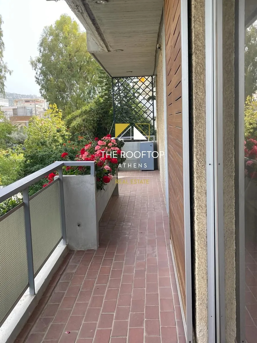 2nd Floor apartment in Glyfada